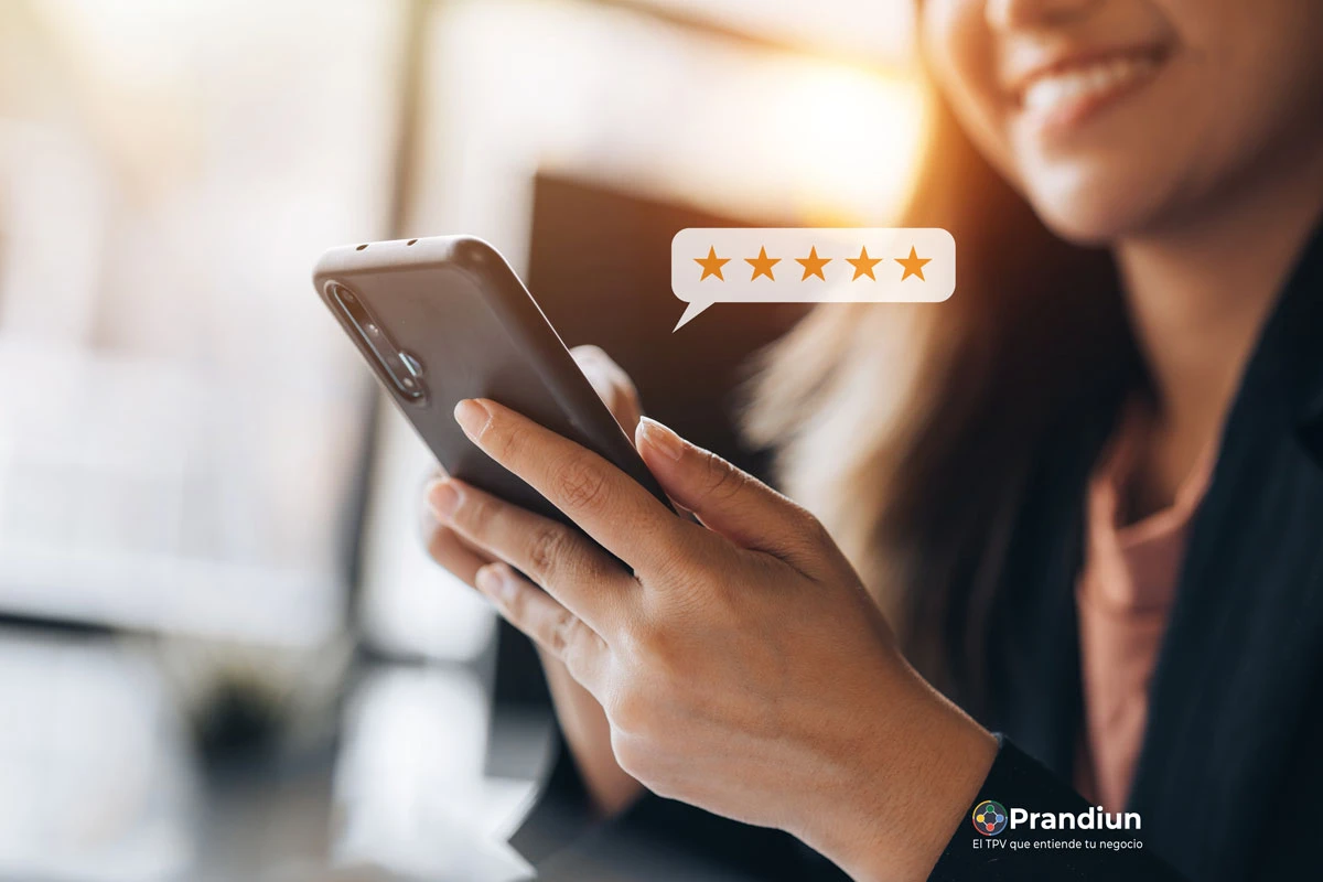 Encuestas y Reseñas